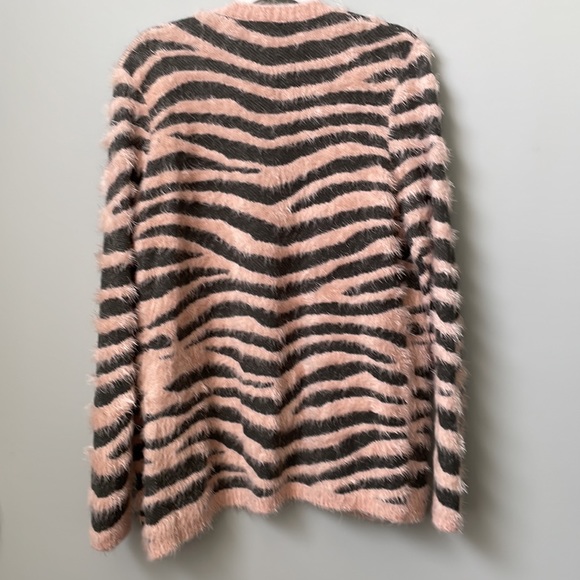 Fuzzy sweater by Charlie Paige - Picture 4 of 5